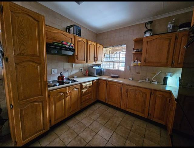 3 BEDROOM TOWNHOUSE FOR SALE IN GLEN MARAIS